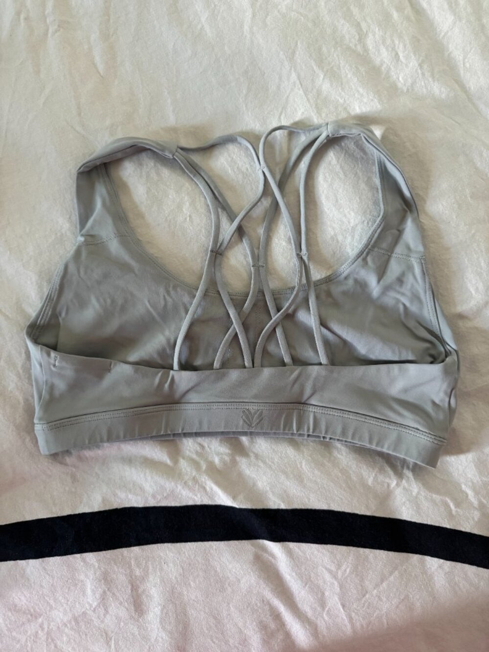 EUC Forever 21 Gray Strappy Back Sports Bra Light Support Sz L - Picture 2 of 4